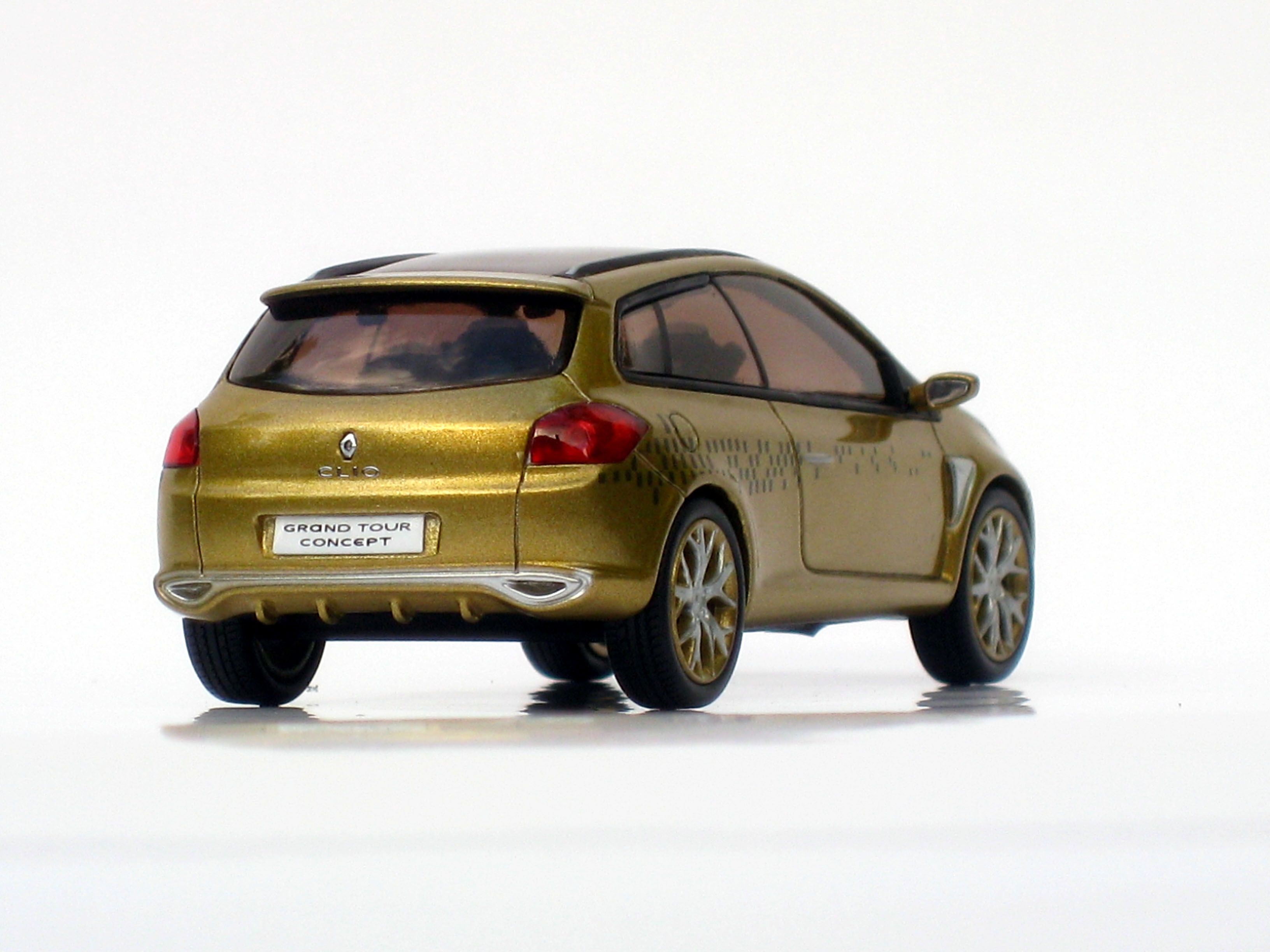 Clio Grand Tour Concept