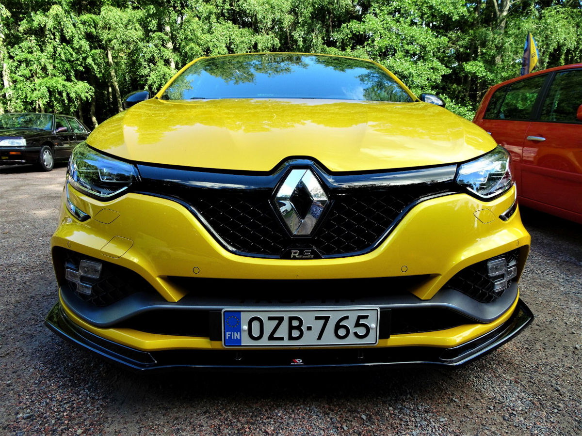 Megane R.S. Trophy   