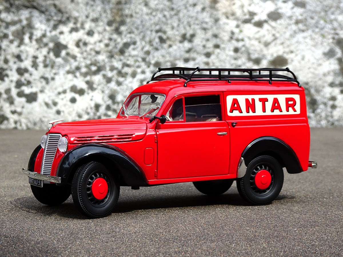 Renault Juva 4  